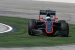 Foto zur News: Fernando Alonso (McLaren) aud Abwegen