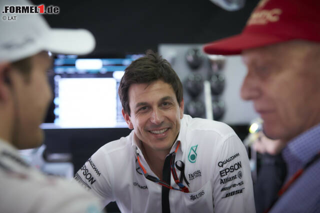 Foto zur News: Toto Wolff mit Nico Rosberg und Niki Lauda (Mercedes AMG Petronas Formula One Team)