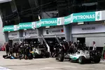 Foto zur News: Nico Rosberg (Mercedes) und Lewis Hamilton (Mercedes)