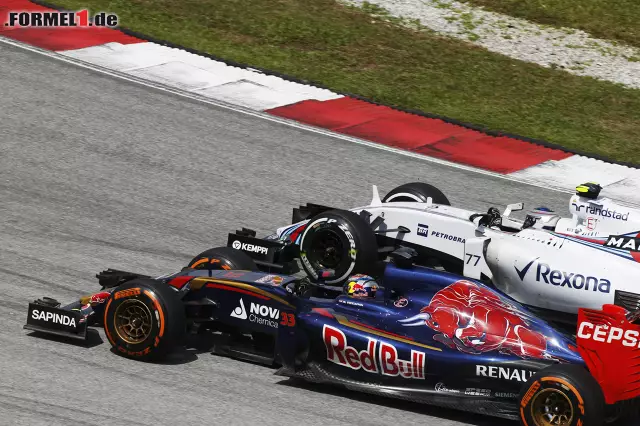 Foto zur News: ...Valtteri Bottas (hier im Zweikampf mit Max Verstappen), der sich am Ende noch...