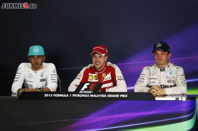 Foto zur News: Lewis Hamilton, Sebastian Vettel  und Nico Rosberg auf der Pressekonferenz