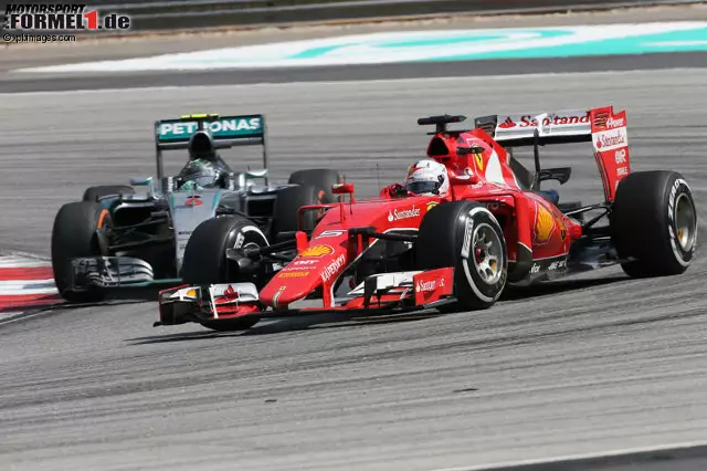 Foto zur News: Sebastian Vettel überholte im Rennen Nico Rosberg