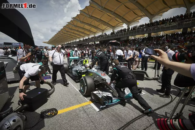 Foto zur News: Lewis Hamilton (Mercedes AMG Petronas Formula One Team)