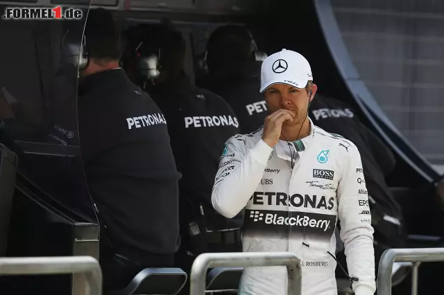 Foto zur News: Auch Nico Rosberg wirkte nicht zufrieden, schließlich hatte er auf seinen an der Spitze liegenden Teamkollegen 1,180 Sekunden Rückstand. Das ist aber wohl primär durch ein anderes Test-Programm zu erklären