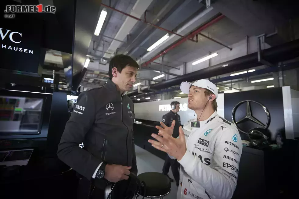 Foto zur News: Nico Rosberg (Mercedes) und Toto Wolff