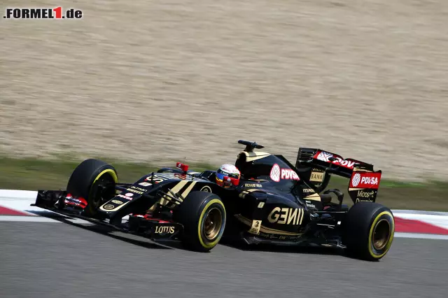 Foto zur News: ...mit Romain Grosjean im Lotus immerhin direkt einen Fahrer mit Mercedes-Motor im Heck schlagen