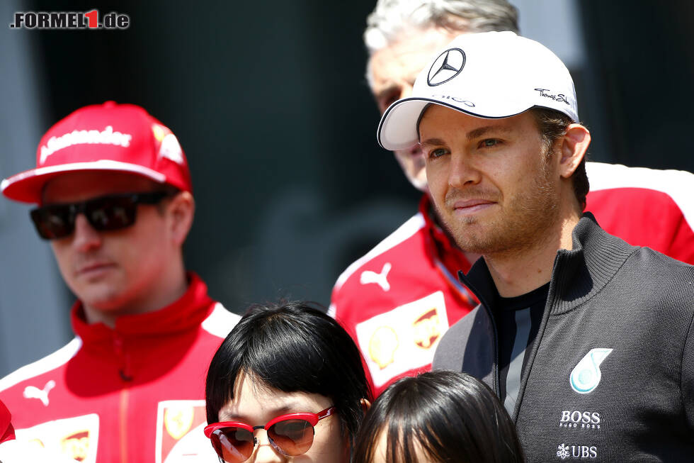 Foto zur News: Nico Rosberg und Kimi Räikkönen