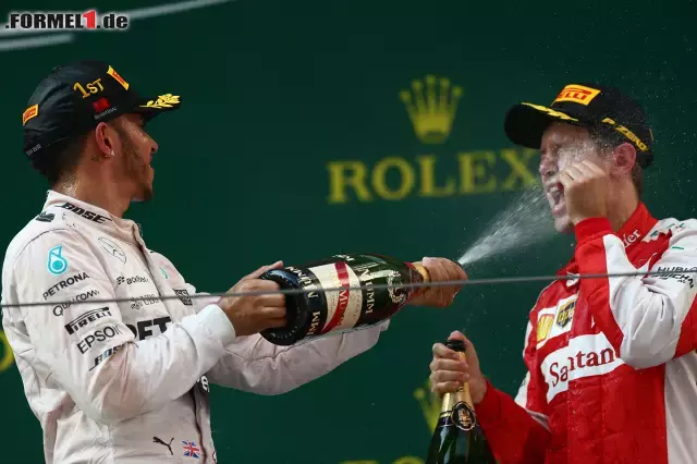 Foto zur News: Lewis Hamilton und Sebastian Vettel