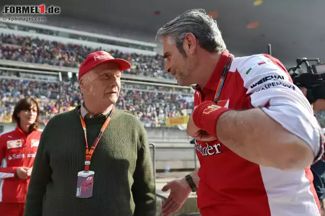 Foto zur News: Niki Lauda mit Maurizio Arrivabene (Scuderia Ferrari)