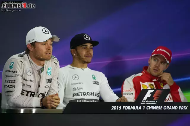 Foto zur News: Nico Rosberg, Lewis Hamilton und Sebastian Vettel auf der Pressekonferenz nach dem Rennen