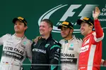 Foto zur News: Nico Rosberg (Mercedes), Lewis Hamilton (Mercedes) und Sebastian Vettel (Ferrari)