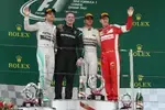 Foto zur News: Nico Rosberg (Mercedes), Lewis Hamilton (Mercedes) und Sebastian Vettel (Ferrari)