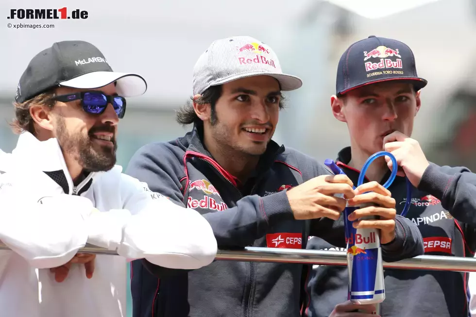 Foto zur News: Fernando Alonso (McLaren), Carlos Sainz (Toro Rosso) und Max Verstappen (Toro Rosso)