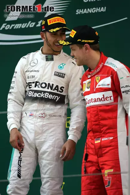 Foto zur News: Lewis Hamilton (Mercedes) und Sebastian Vettel (Ferrari)