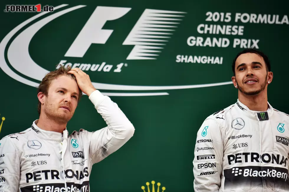 Foto zur News: Nico Rosberg und Lewis Hamilton (Mercedes AMG Petronas Formula One Team)