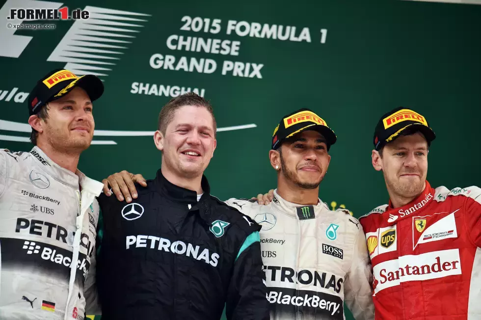 Foto zur News: Nico Rosberg (Mercedes), Lewis Hamilton (Mercedes) und Sebastian Vettel (Ferrari)