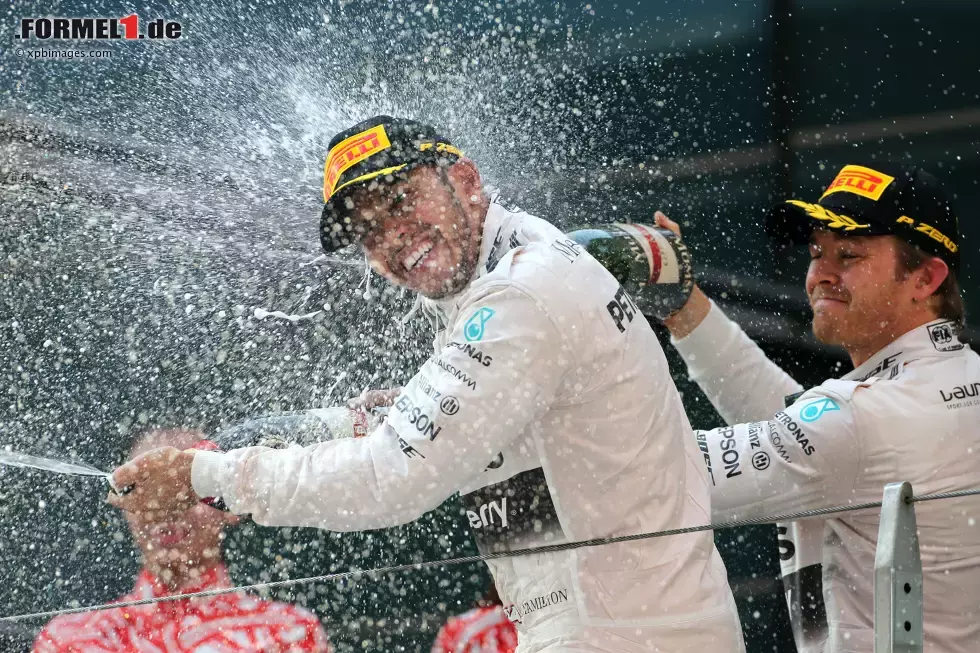 Foto zur News: Lewis Hamilton (Mercedes) und Nico Rosberg (Mercedes)