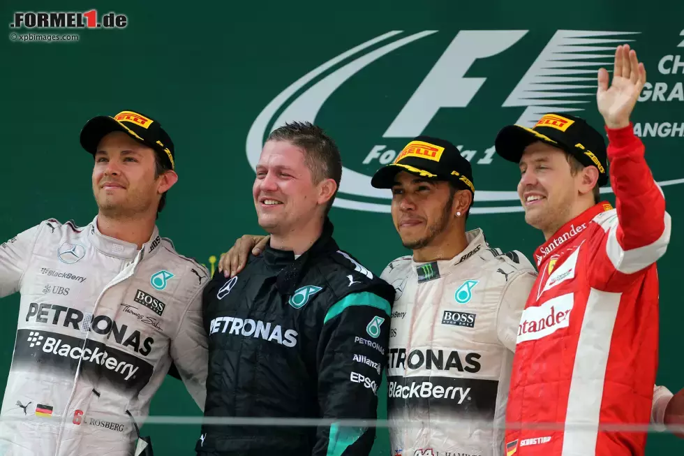 Foto zur News: Nico Rosberg (Mercedes), Lewis Hamilton (Mercedes) und Sebastian Vettel (Ferrari)