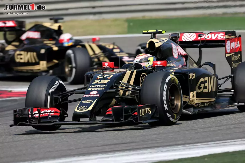 Foto zur News: Pastor Maldonado (Lotus) und Romain Grosjean (Lotus)