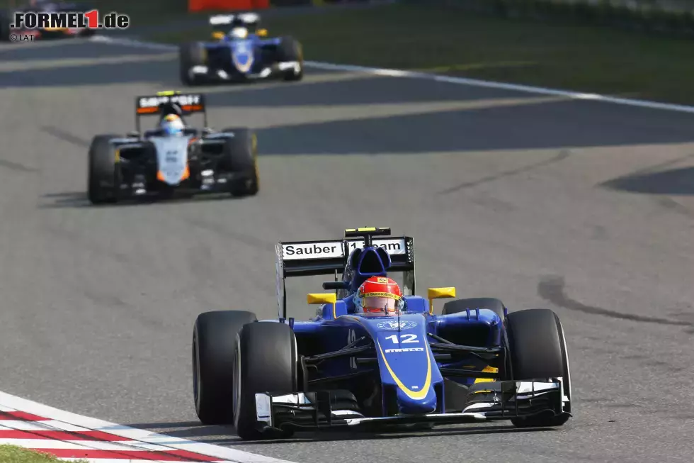 Foto zur News: Felipe Nasr (Sauber) und Sergio Perez (Force India)