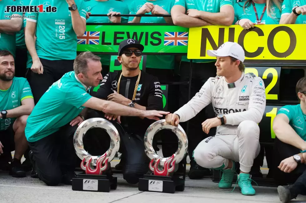 Foto zur News: Lewis Hamilton (Mercedes) und Nico Rosberg (Mercedes)