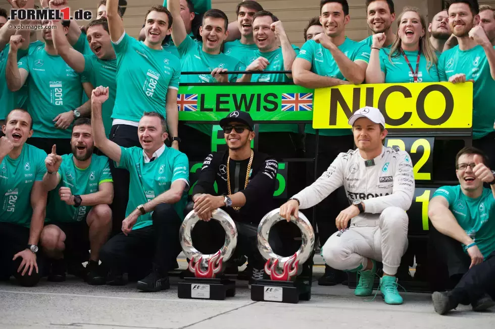 Foto zur News: Lewis Hamilton (Mercedes) und Nico Rosberg (Mercedes)