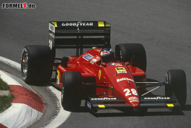 Foto zur News: Gerhard Berger gibt sich im Ferrari F1-87/88c von 1988 die Ehre.