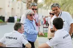 Foto zur News: Bernie Ecclestone und Toto Wolff