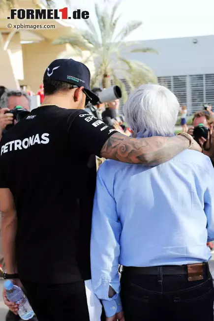 Foto zur News: Lewis Hamilton (Mercedes) und Bernie Ecclestone