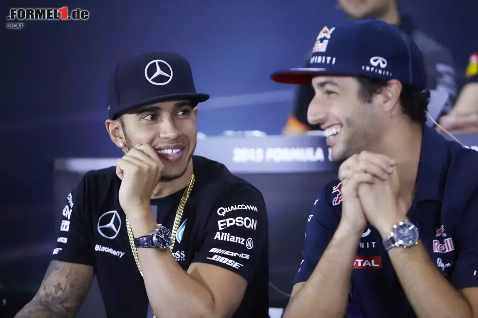 Foto zur News: Lewis Hamilton (Mercedes) und Daniel Ricciardo (Red Bull)