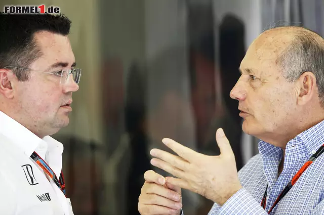 Foto zur News: Eric Boullier und Ron Dennis (McLaren Honda)