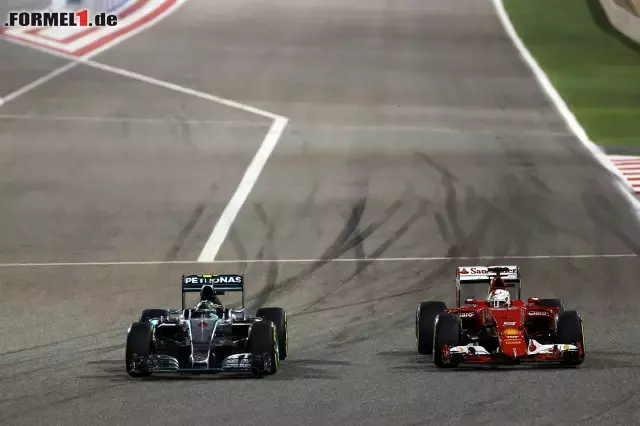 Foto zur News: Nico Rosberg Sebastian Vettel (Scuderia Ferrari) (Mercedes AMG Petronas Formula One Team)