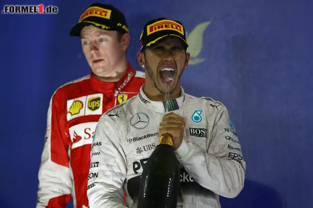 Foto zur News: Kimi Räikkönen und Lewis Hamilton