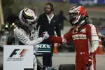 Foto zur News: Lewis Hamilton (Mercedes) und Kimi Räikkönen (Ferrari)