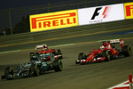 Foto zur News: Nico Rosberg (Mercedes) und Sebastian Vettel (Ferrari)