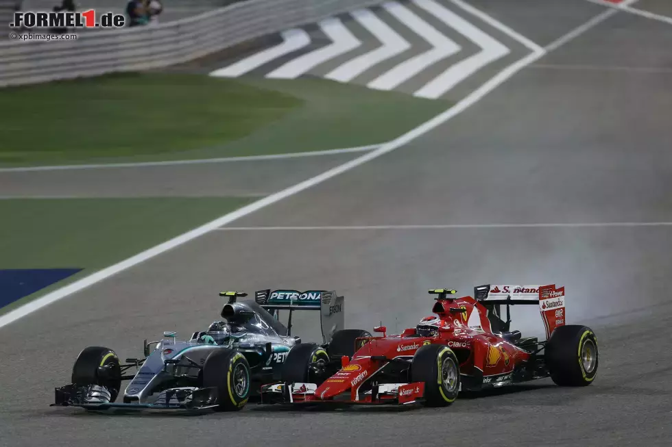 Foto zur News: Nico Rosberg (Mercedes) und Kimi Räikkönen (Ferrari)