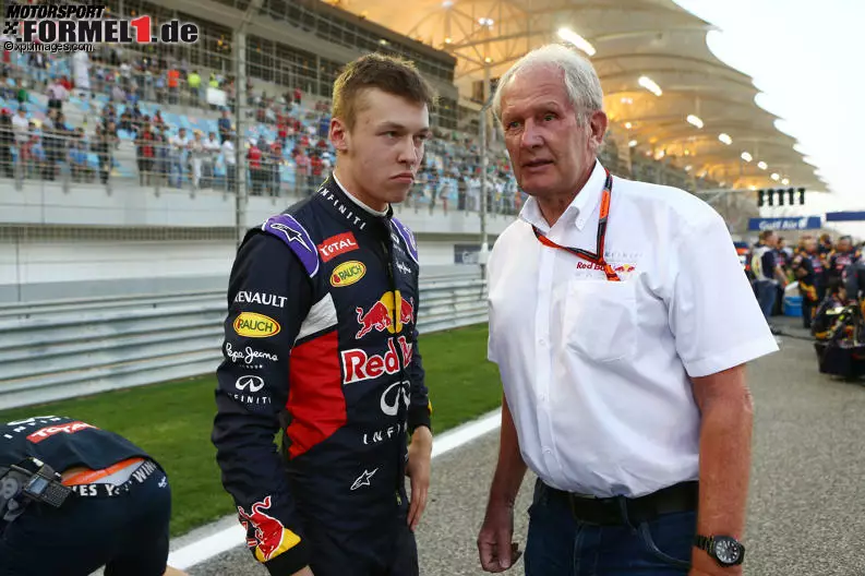 Foto zur News: Daniil Kwjat und Helmut Marko (Infiniti Red Bull Racing)