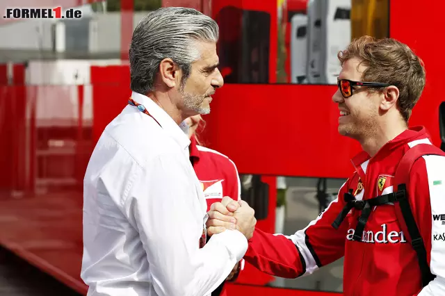 Foto zur News: Maurizio Arrivabene und Sebastian Vettel (Scuderia Ferrari)