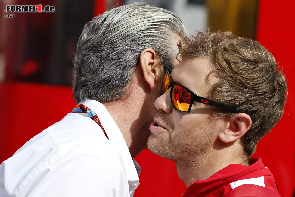 Foto zur News: Maurizio Arrivabene und Sebastian Vettel (Ferrari)