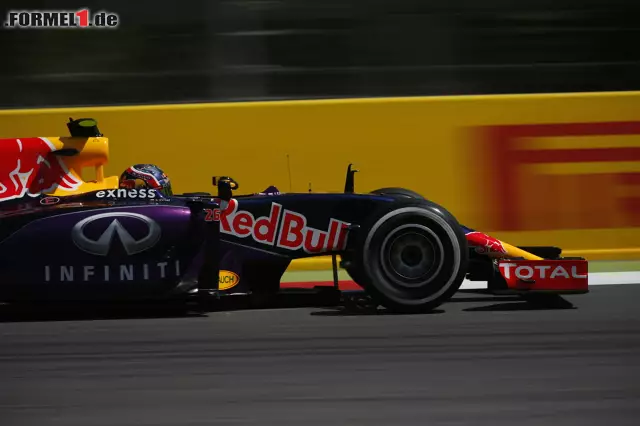 Foto zur News: Daniil Kwjat (Infiniti Red Bull Racing)