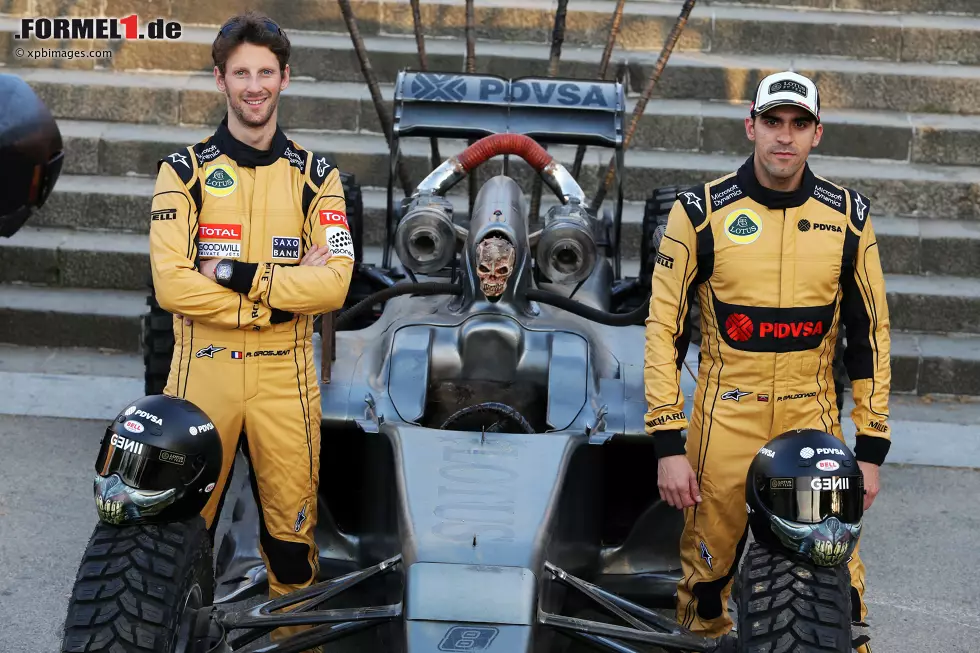 Foto zur News: Romain Grosjean (Lotus) und Pastor Maldonado (Lotus) - und ein Formel-1-Auto im Mad-Max-Design