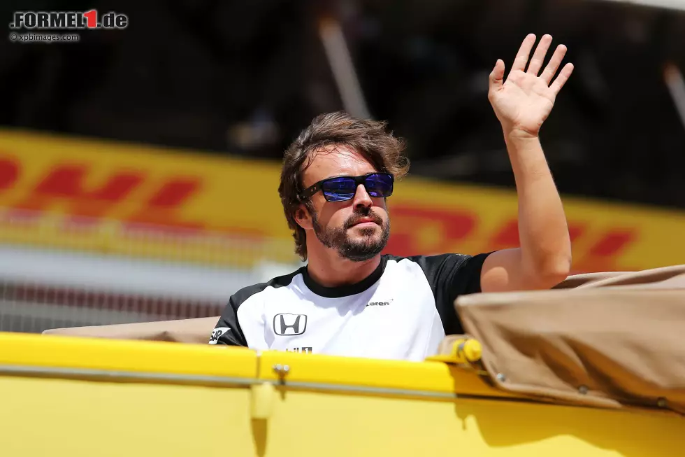 Foto zur News: Fernando Alonso (McLaren)