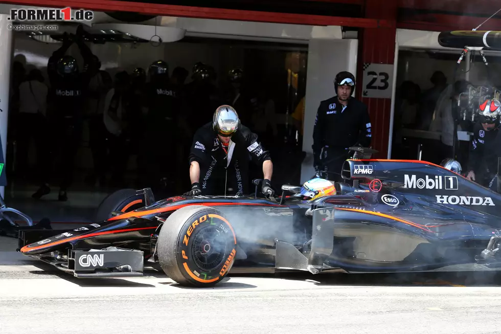 Foto zur News: Fernando Alonso (McLaren)