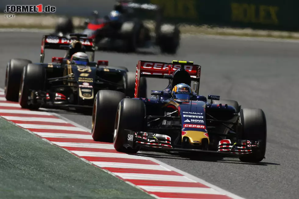 Foto zur News: Carlos Sainz (Toro Rosso) und Romain Grosjean (Lotus)