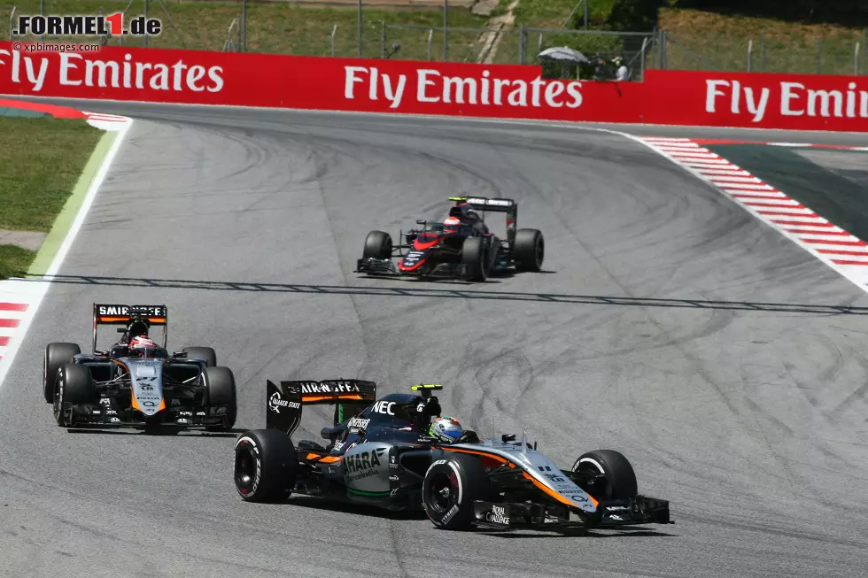 Foto zur News: Sergio Perez (Force India) und Nico Hülkenberg (Force India)