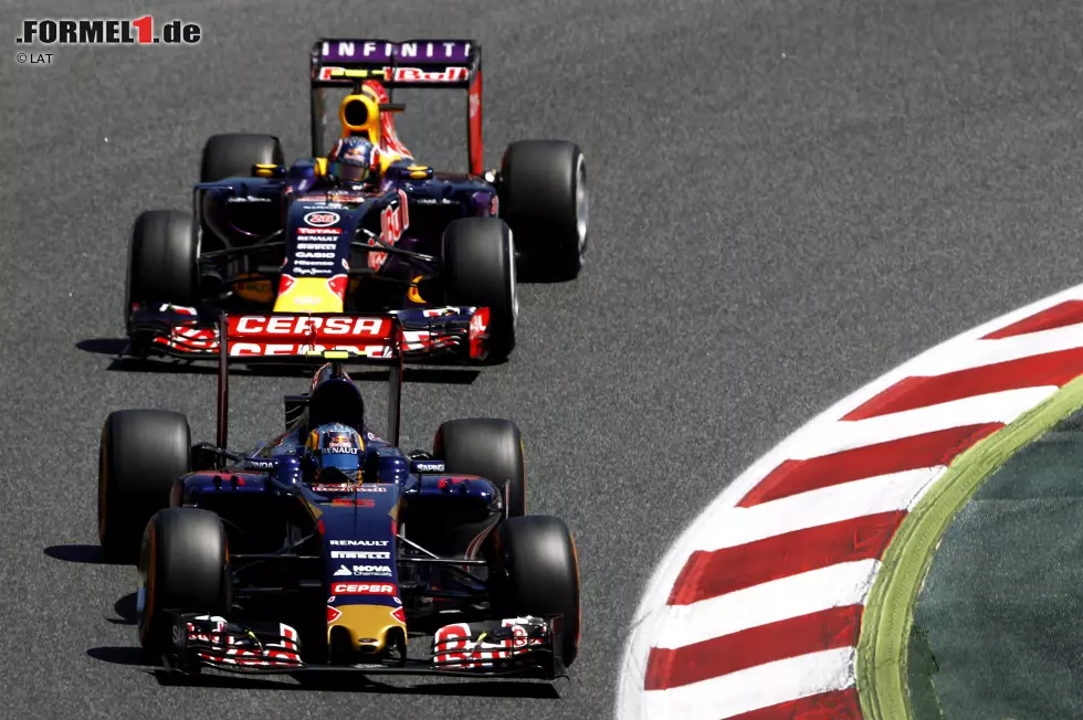 Foto zur News: Carlos Sainz (Toro Rosso) und Daniil Kwjat (Red Bull)