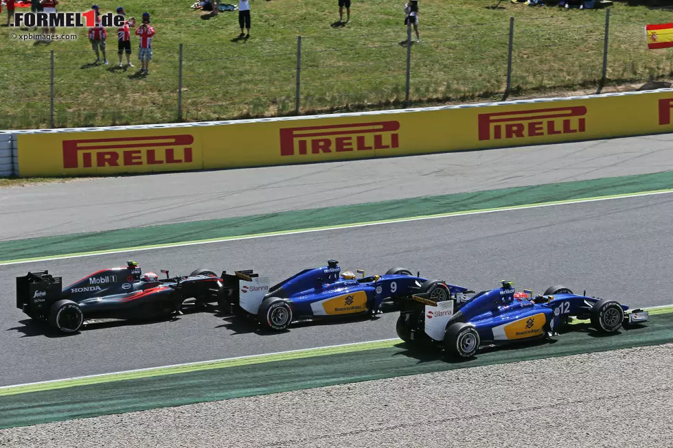 Foto zur News: Felipe Nasr (Sauber), Marcus Ericsson (Sauber) und Jenson Button (McLaren)