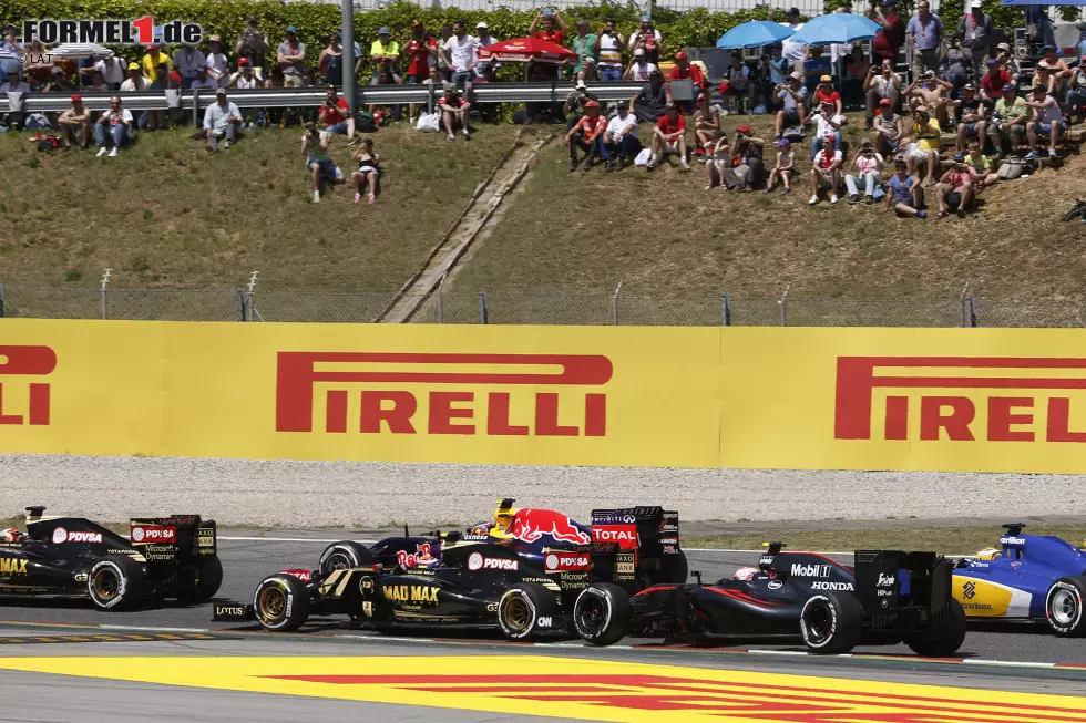 Foto zur News: Romain Grosjean (Lotus), Daniil Kwjat (Red Bull), Pastor Maldonado (Lotus) und Jenson Button (McLaren)