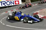 Foto zur News: Marcus Ericsson (Sauber) und Max Verstappen (Toro Rosso)