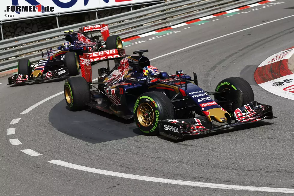 Foto zur News: Max Verstappen (Toro Rosso) und Carlos Sainz (Toro Rosso)